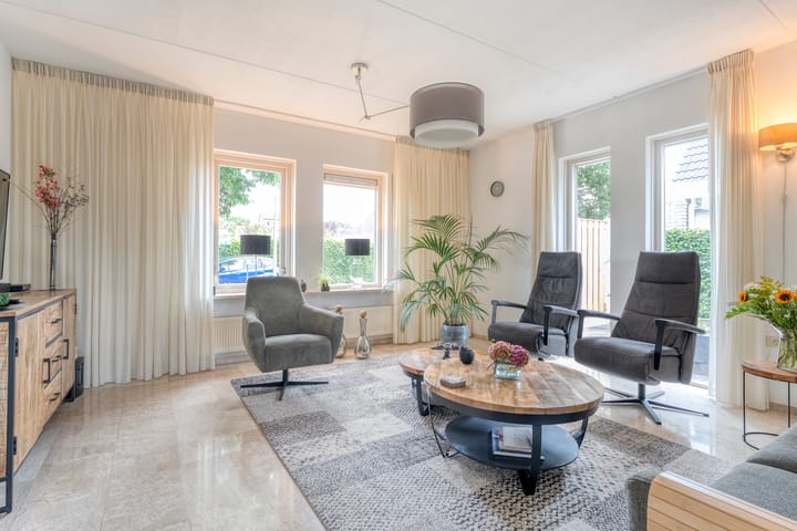 Photo 7 of Liguster 22