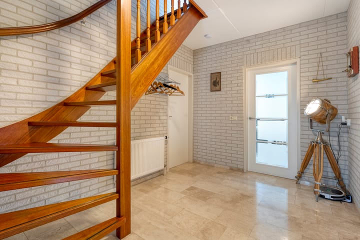 Photo 6 of Liguster 22