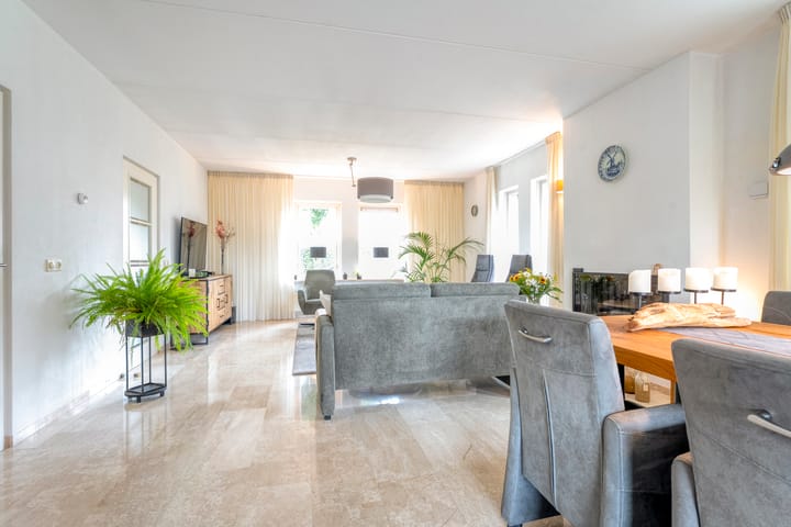 Photo 8 of Liguster 22