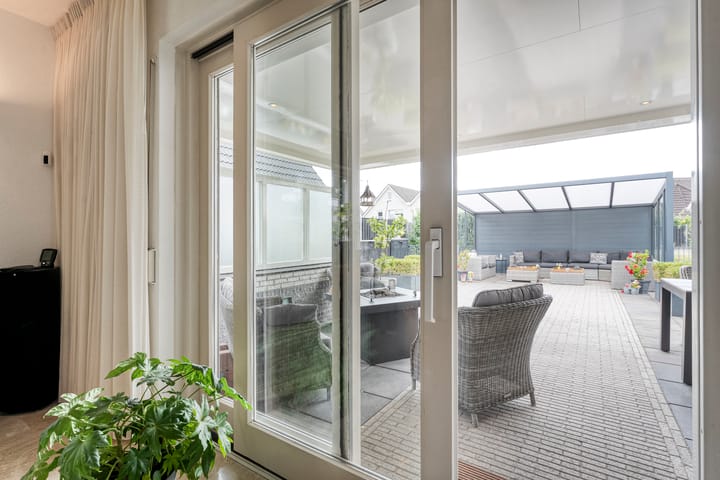 Photo 9 of Liguster 22