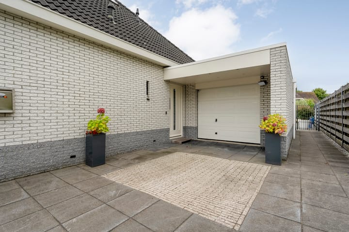 Photo 4 of Liguster 22