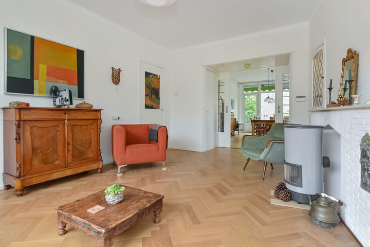 Photo 11 of Larixstraat 50