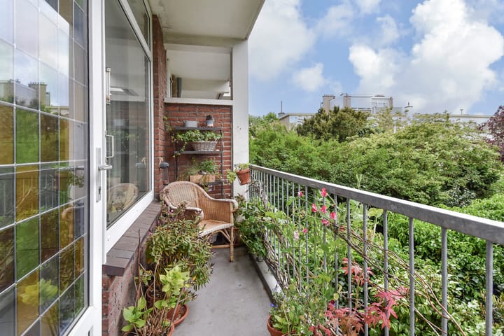 Photo 18 of Larixstraat 50