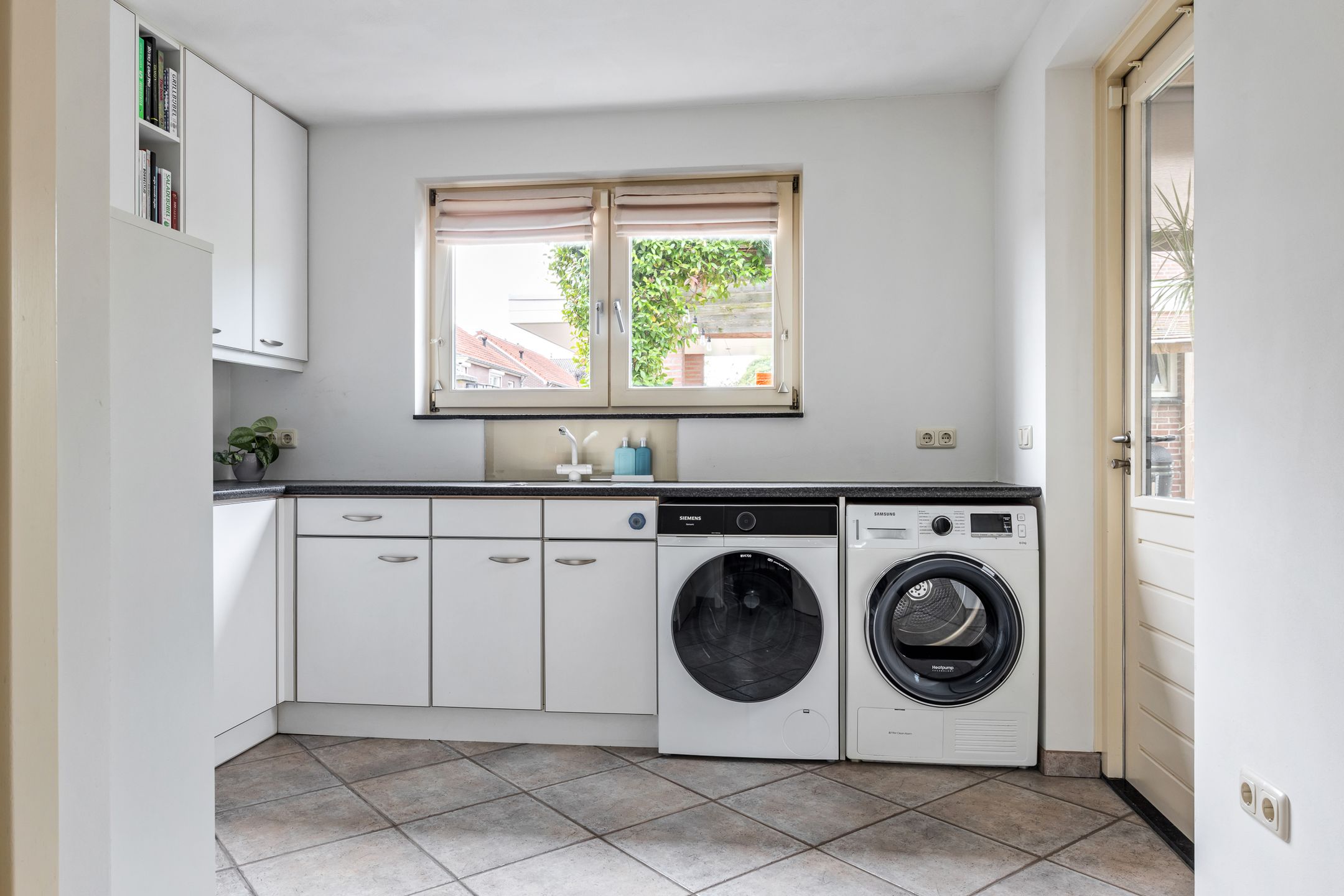 Photo 12 of Patersstraat 16