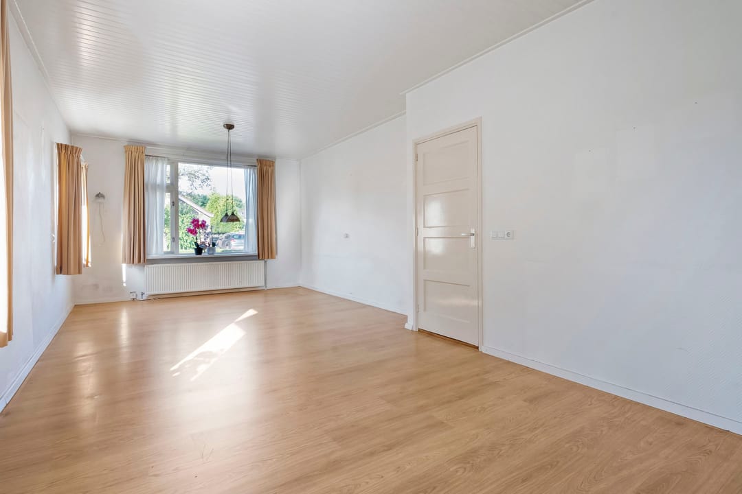 Photo 2 of Burg. van Veenlaan 29