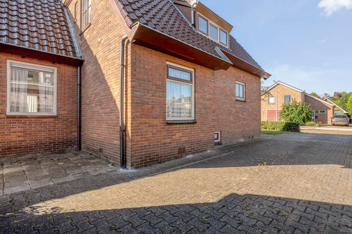 Foto 33 van Burg. van Veenlaan 29