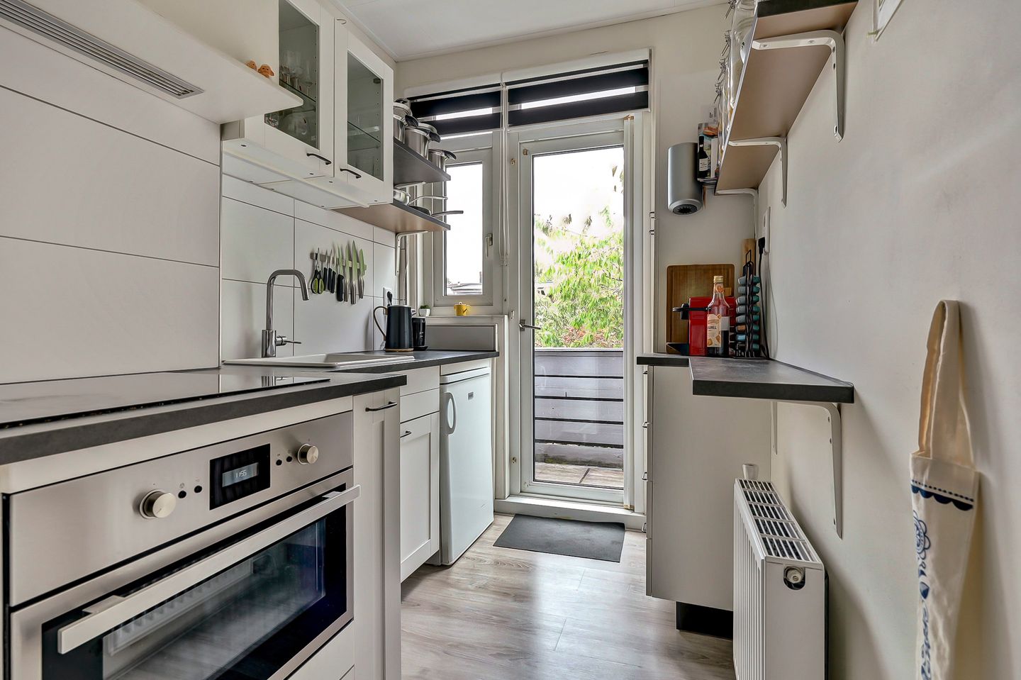 Photo 14 of Camphuijzenstraat 8