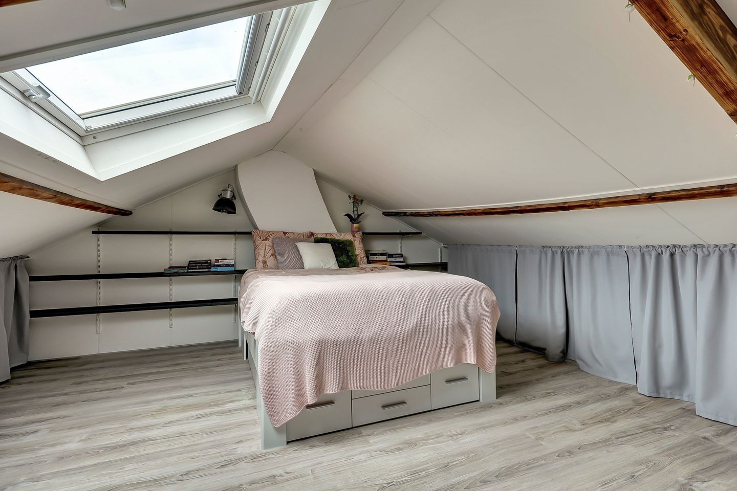 Photo 25 of Camphuijzenstraat 8