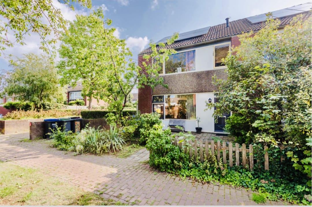 Photo 2 of Heilige Stoel 5901