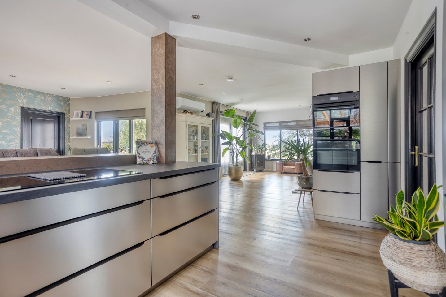 Photo 19 of Westeinde 352