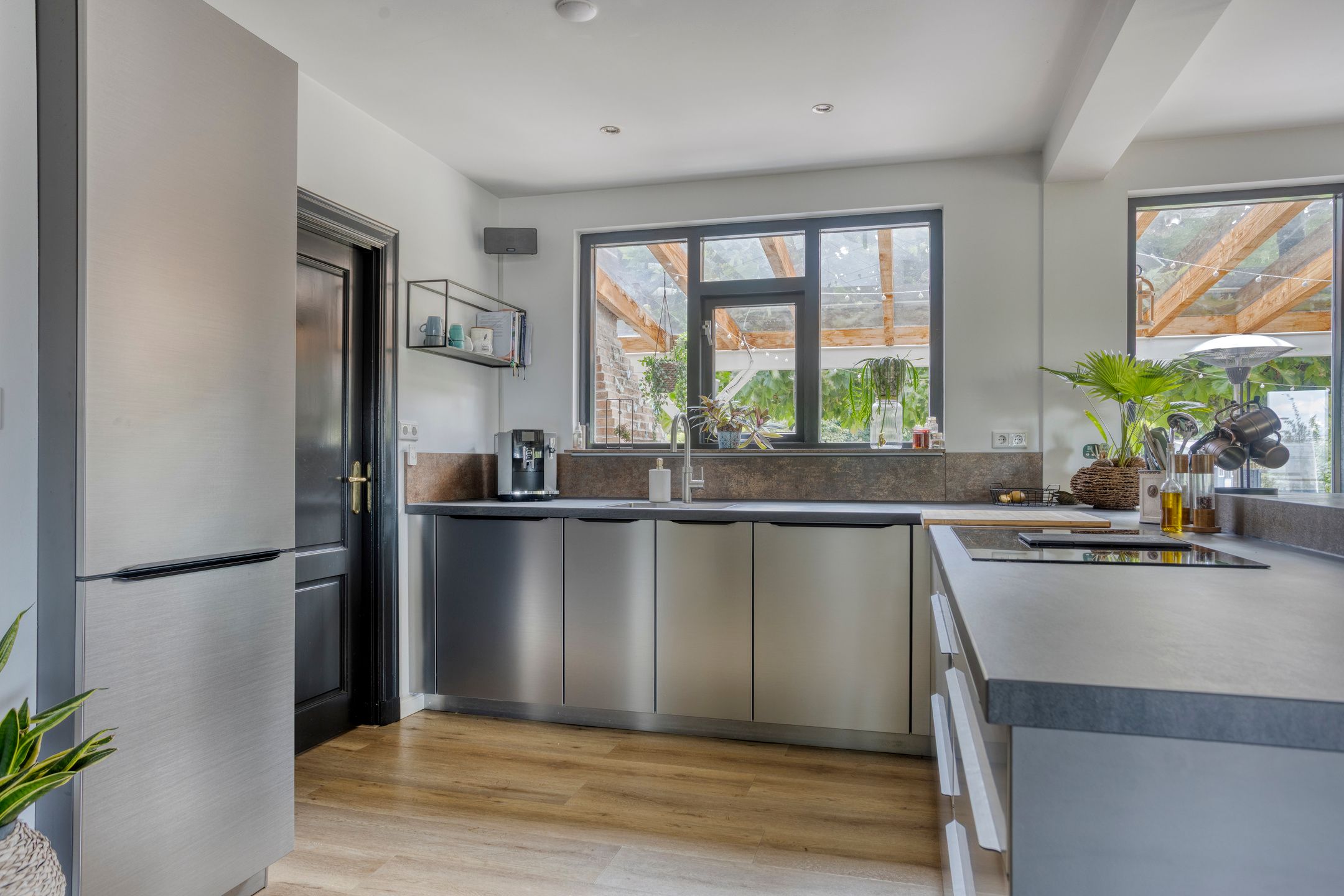 Photo 3 of Westeinde 352