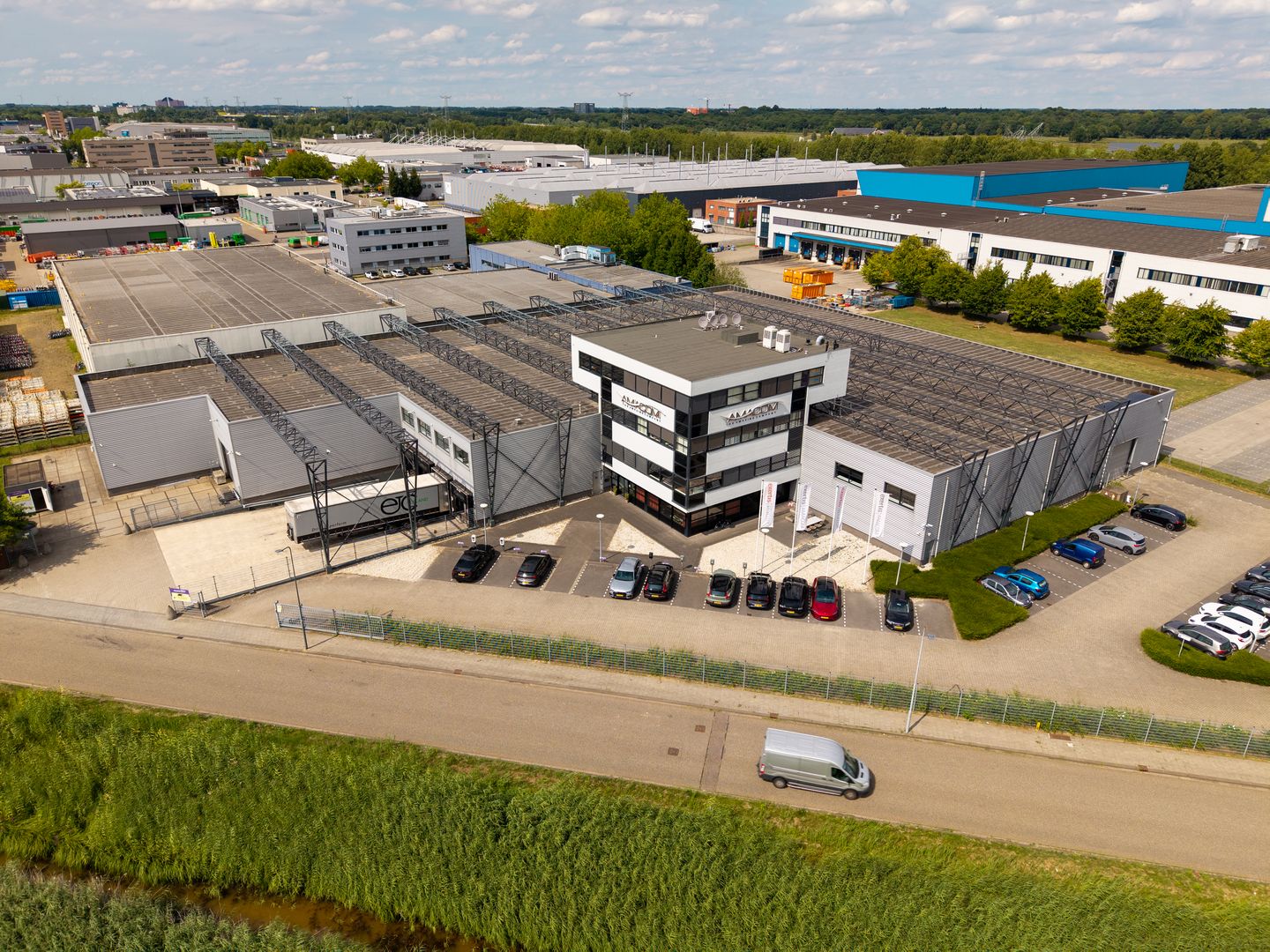 View photo 2 of De Tweeling 24-A