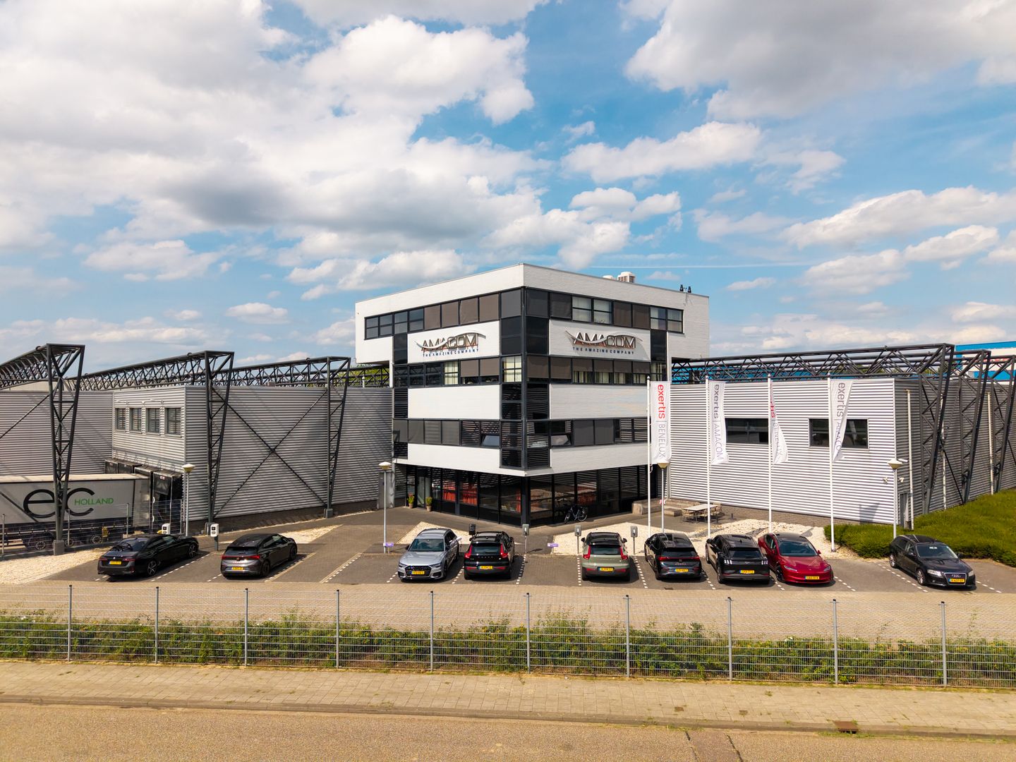 View photo 3 of De Tweeling 24-A