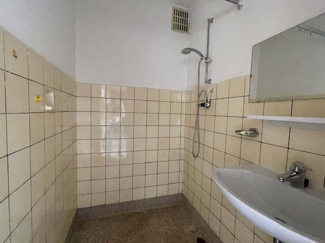 Photo 5 of Sir Winston Churchillln 274