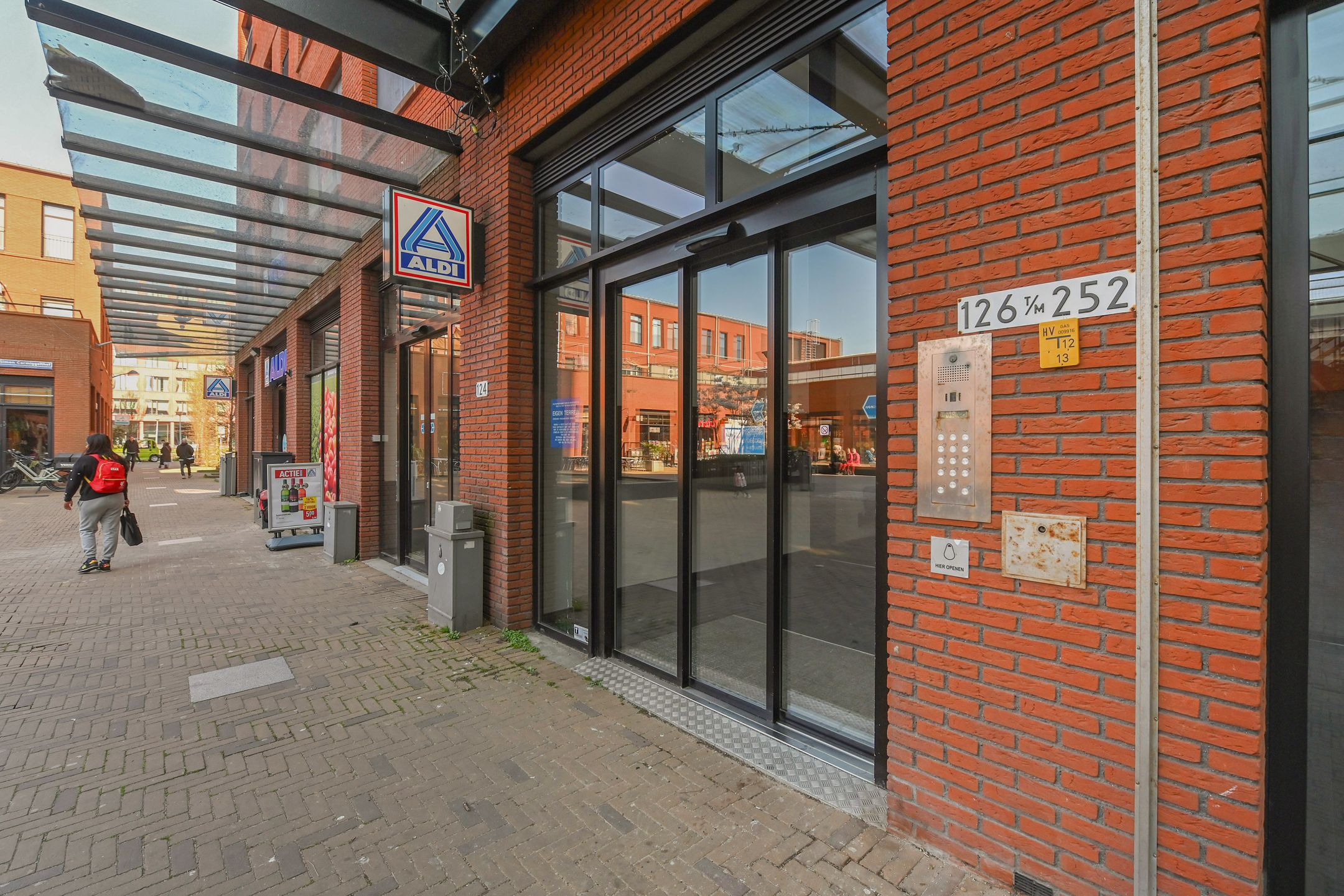 Photo 6 of Simon Carmiggelthof 156