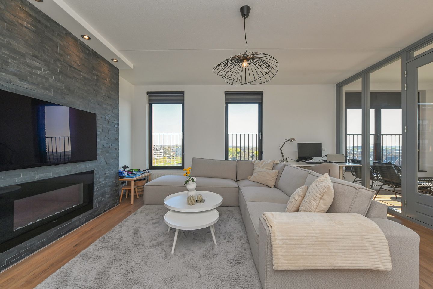 Photo 10 of Simon Carmiggelthof 156