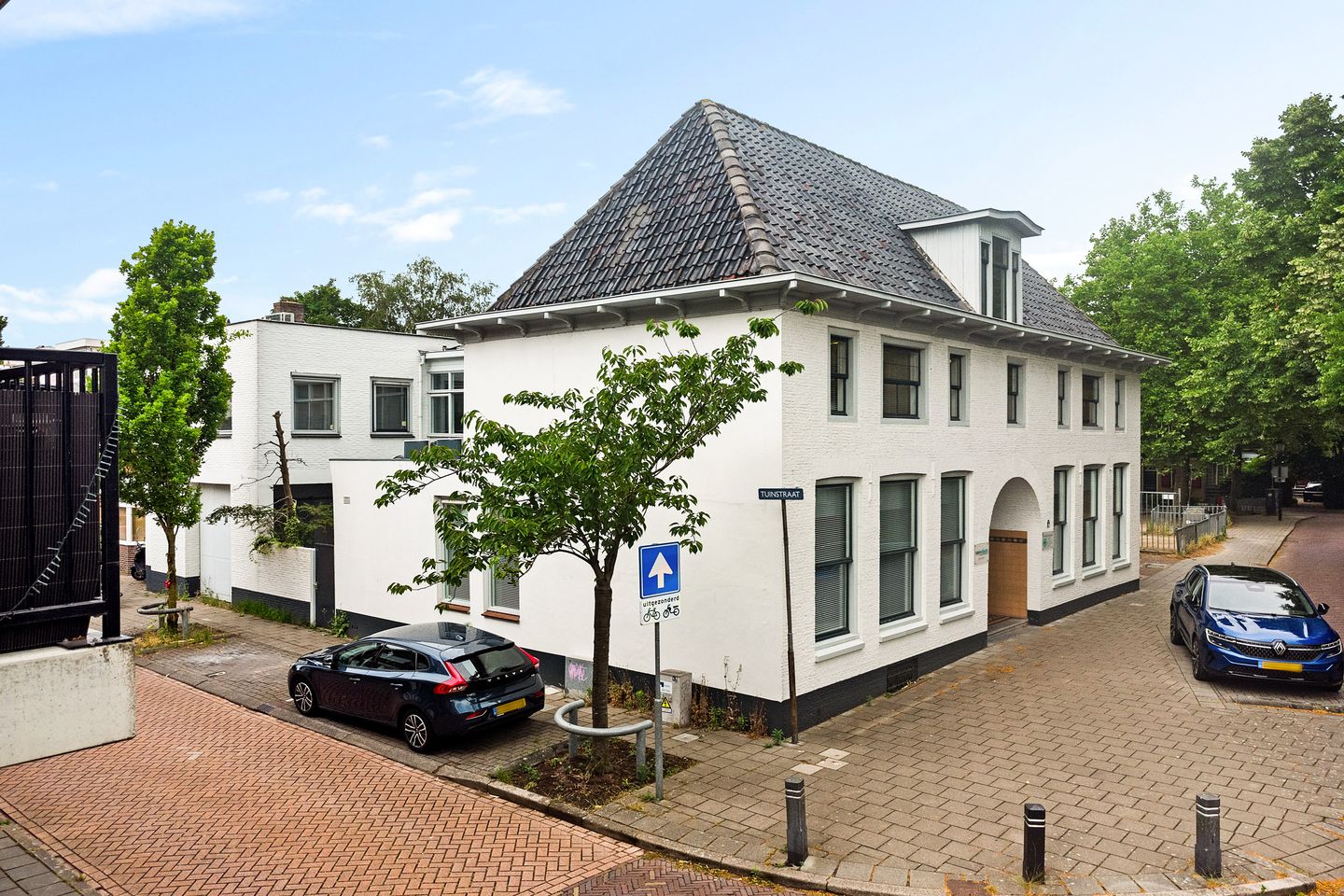Bekijk foto 2 van Tuinstraat 6