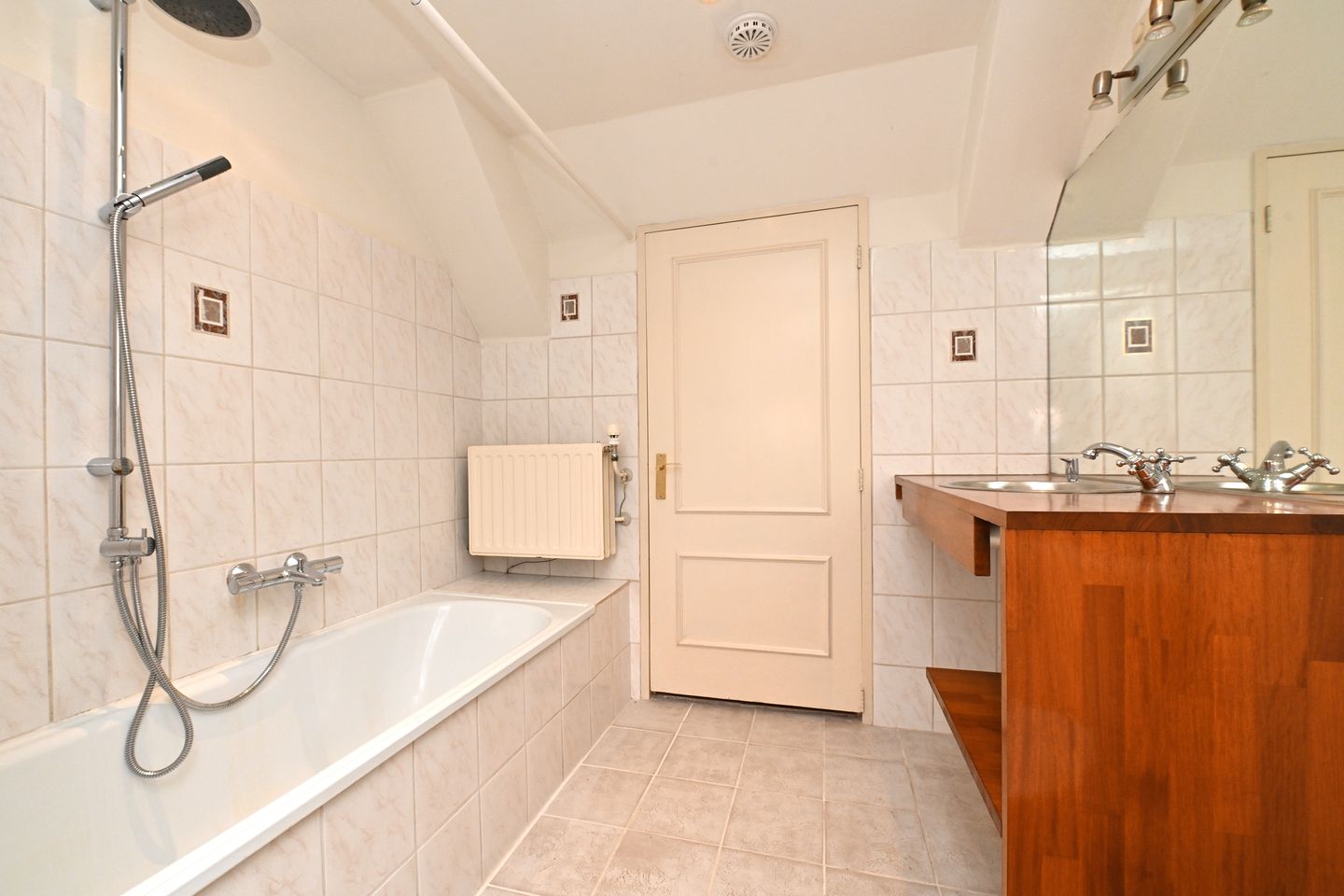 Photo 4 of Rijkebuurtstraat 30