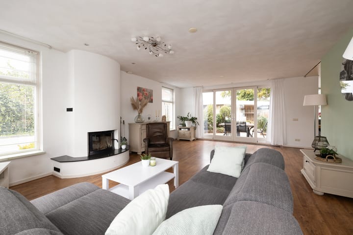 Foto 12 van Vredebestlaan 2