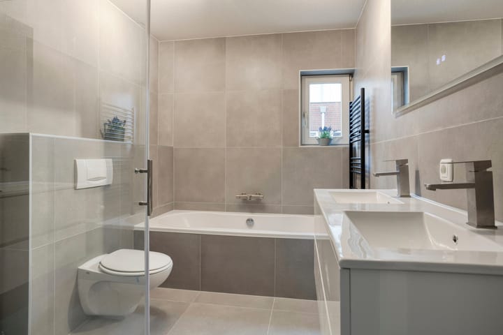 Foto 16 van Toon Hermansplein 11