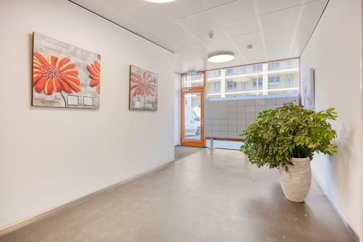 Photo 7 of Derkinderenstraat 138