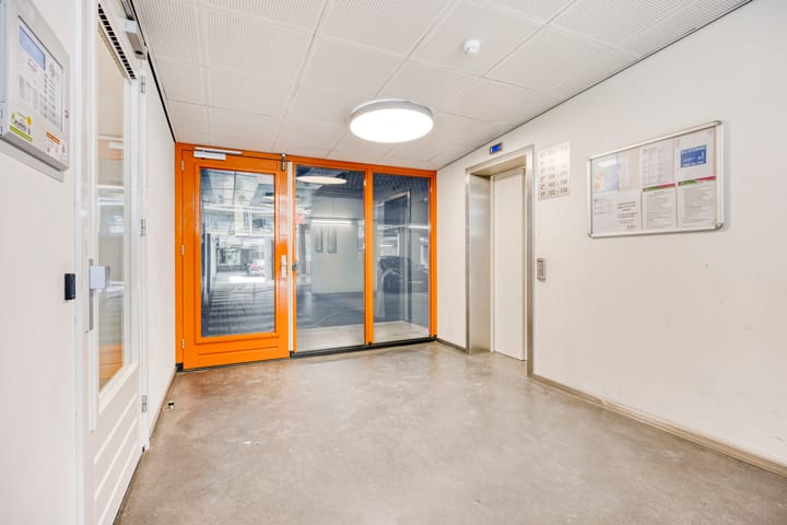 Photo 8 of Derkinderenstraat 138