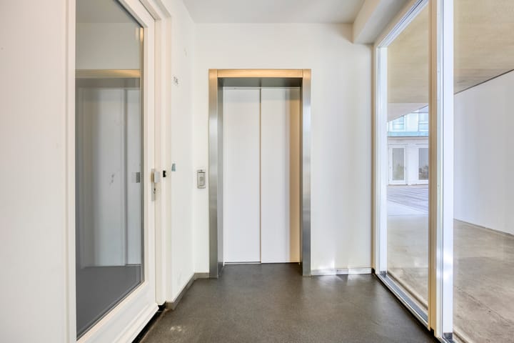 Photo 9 of Derkinderenstraat 138