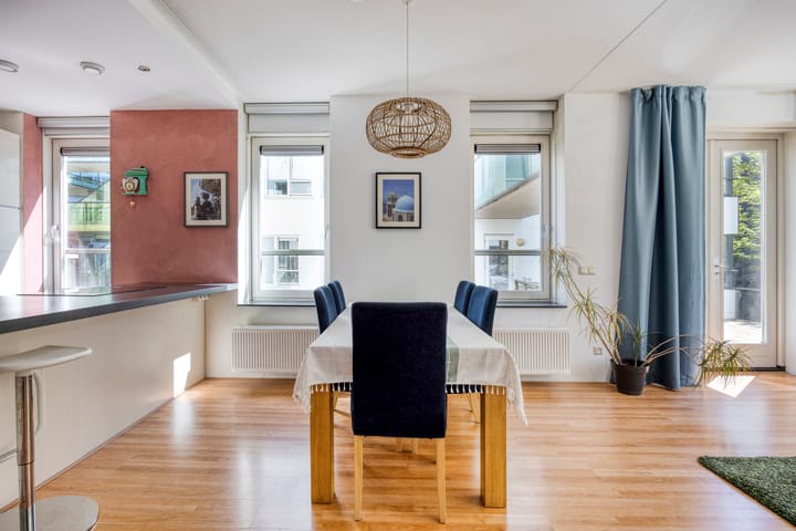 Photo 18 of Derkinderenstraat 138