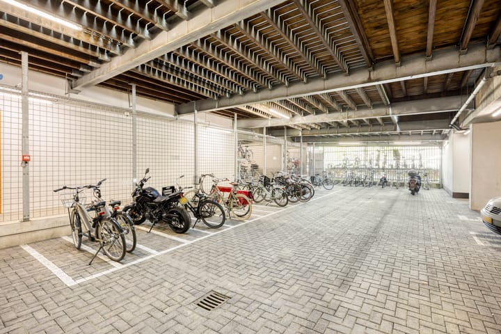 Photo 32 of Derkinderenstraat 138