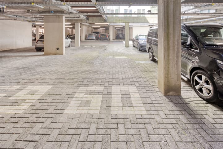 Photo 33 of Derkinderenstraat 138