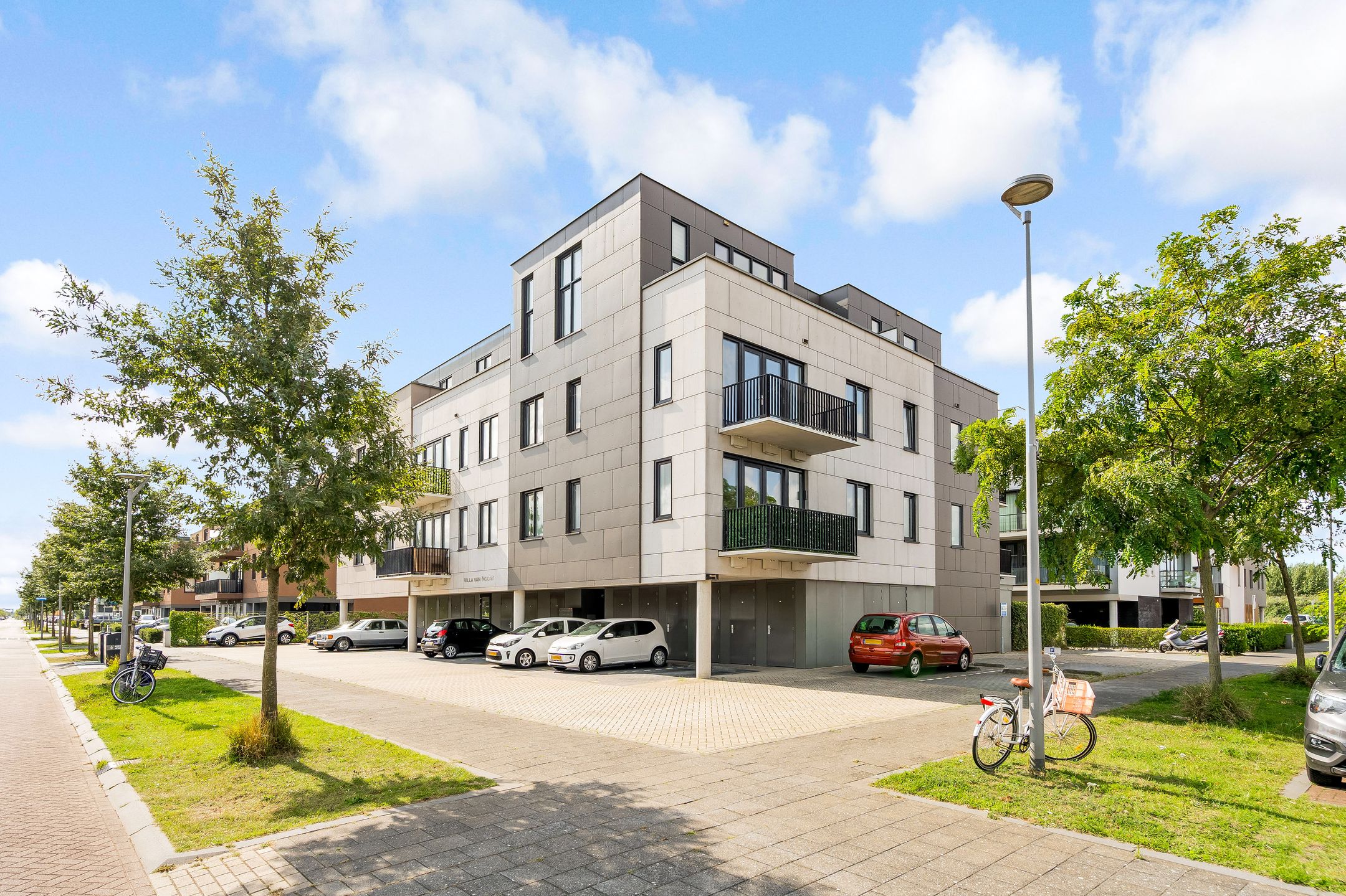 Photo 21 of Olivier van Noortstraat 4-H