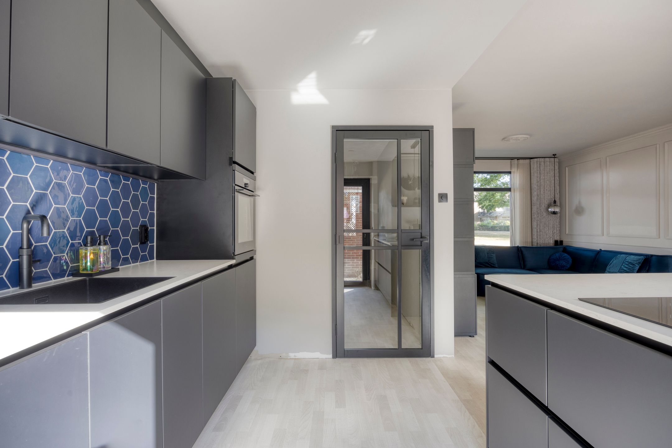 Foto 12 van Troubadourplein 18