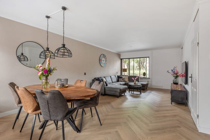 Foto 3 van Helmkruid 7