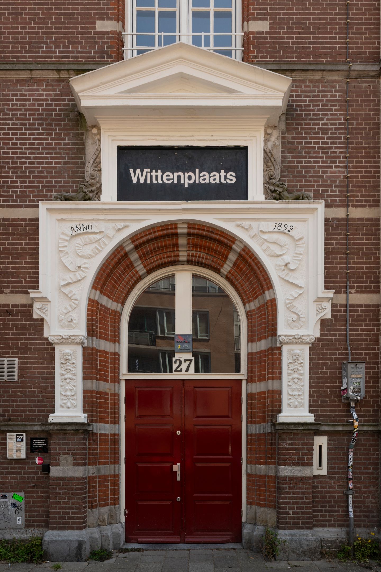 View photo 2 of De Wittenstraat 27