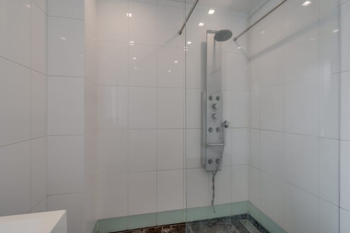 Foto 36 van Paleismuur 70