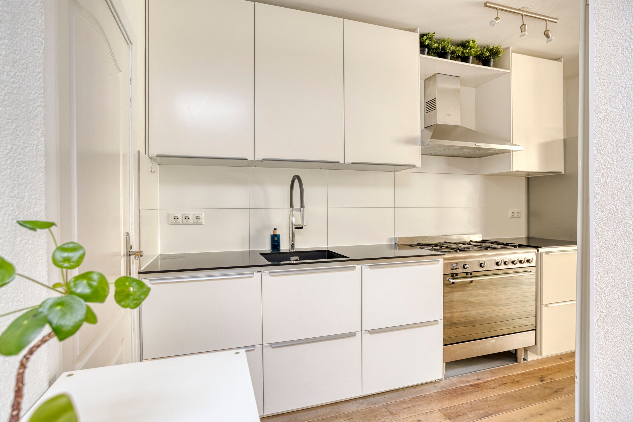 Photo 12 of Zeelsterstraat 82-C