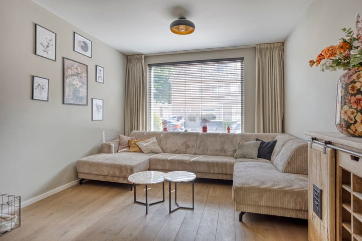 Foto 4 van Menuetstraat 9