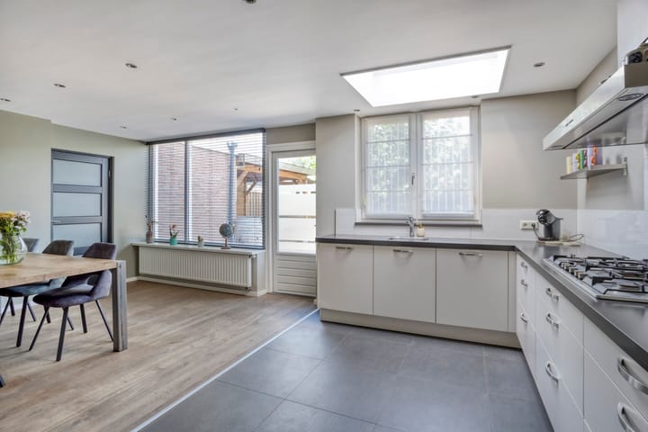 Foto 15 van Menuetstraat 9