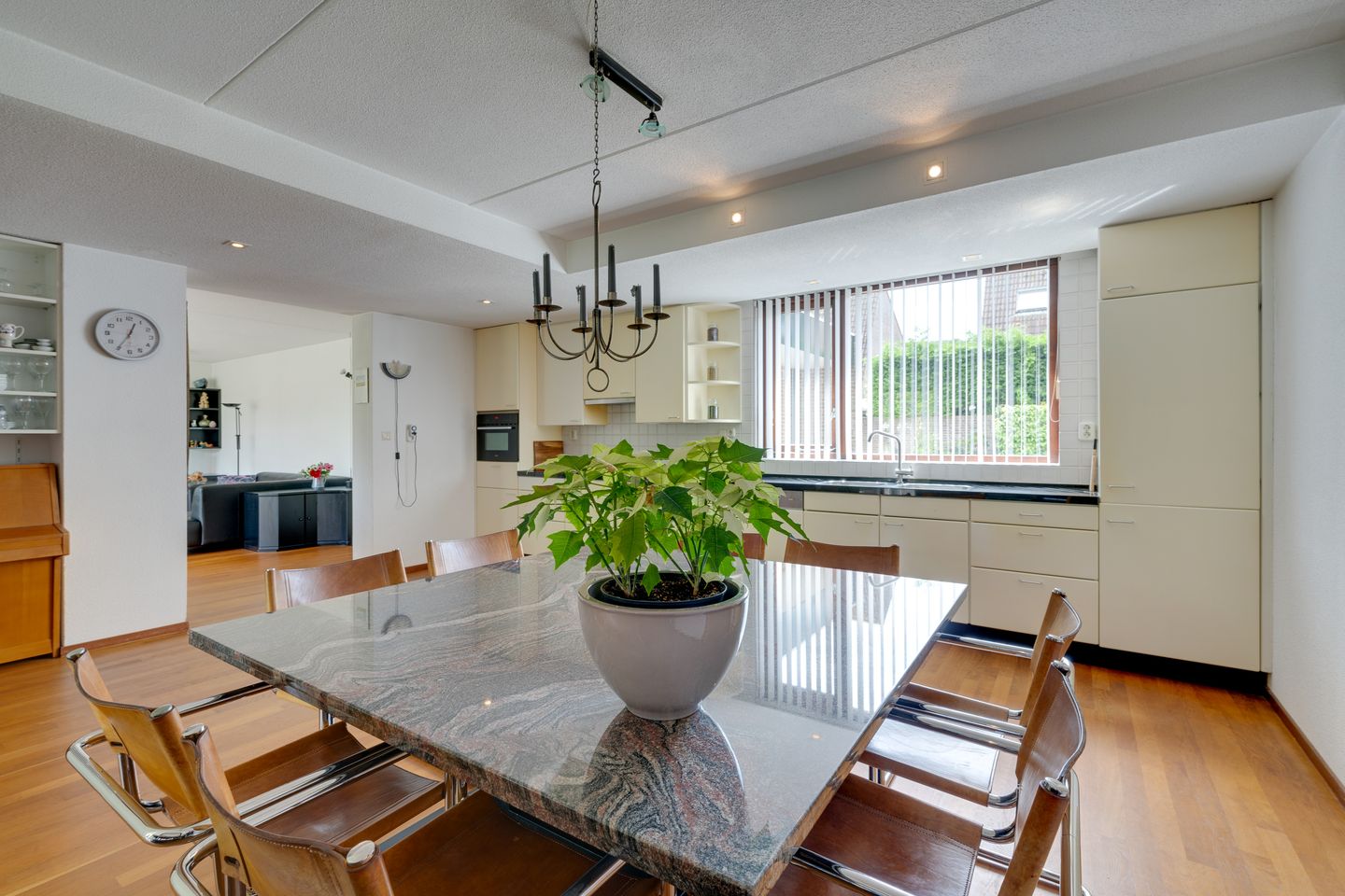 Foto 14 van van Bevervoordenhof 13