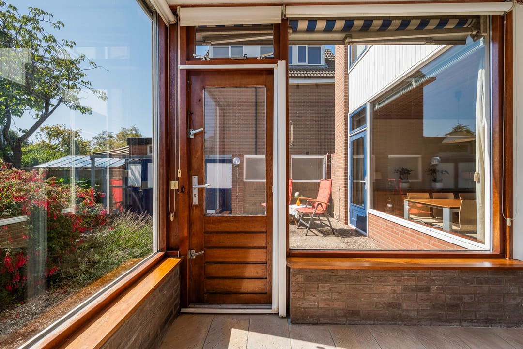 Photo 16 of Voswijckstraat 11