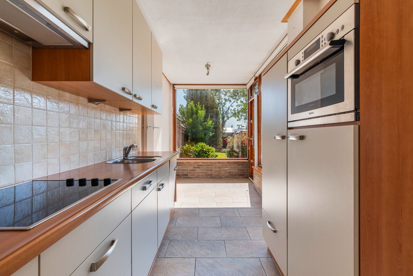 Photo 25 of Voswijckstraat 11