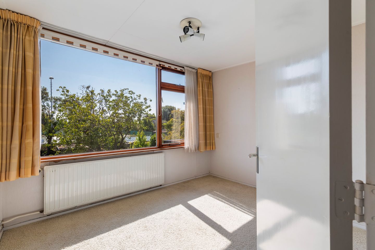 Photo 35 of Voswijckstraat 11