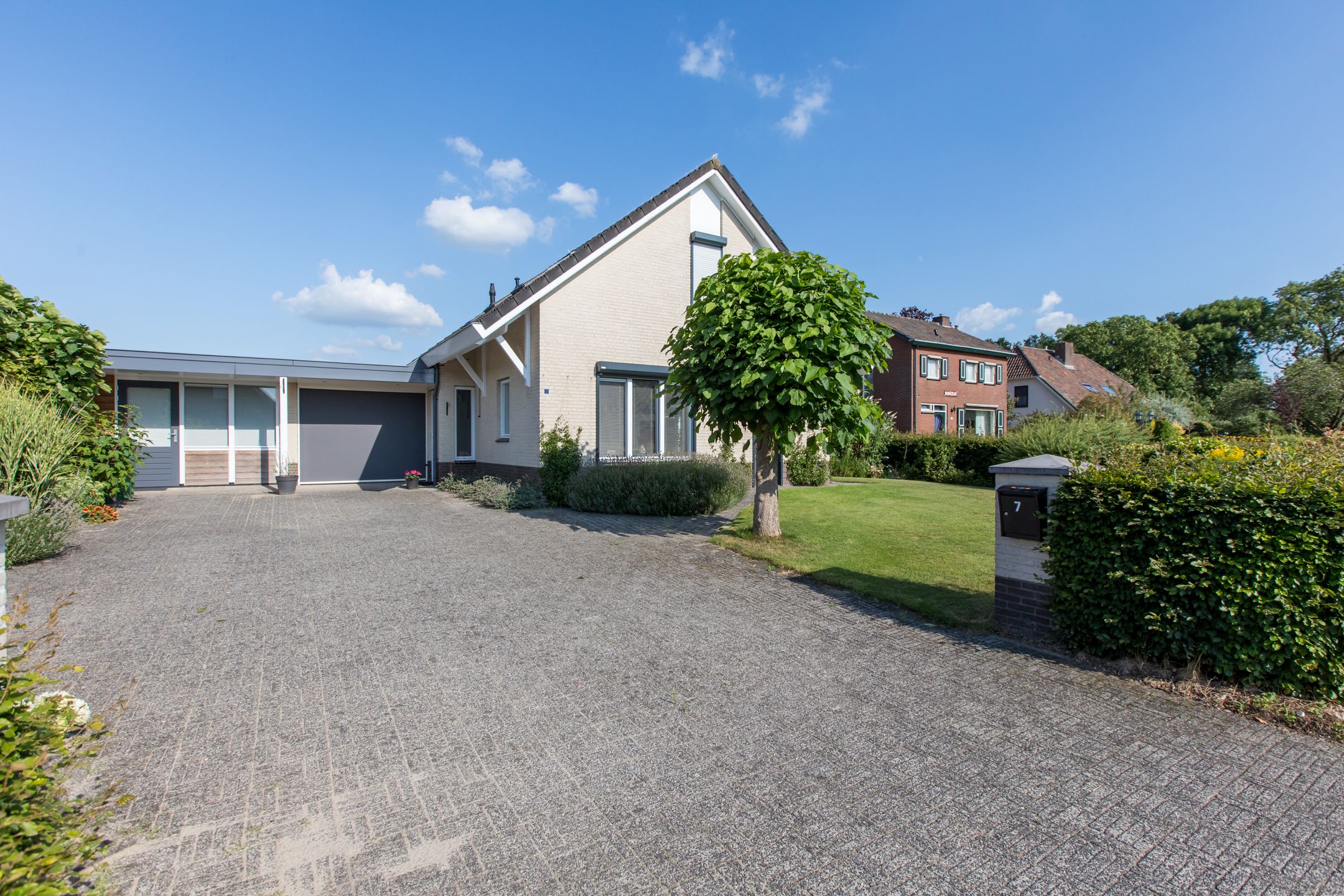 Photo 6 of Antoniusstraat 7