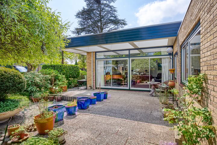 Dr. J.J. van der Horststraat 3