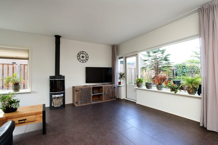 Photo 10 of Esdoornlaan 23