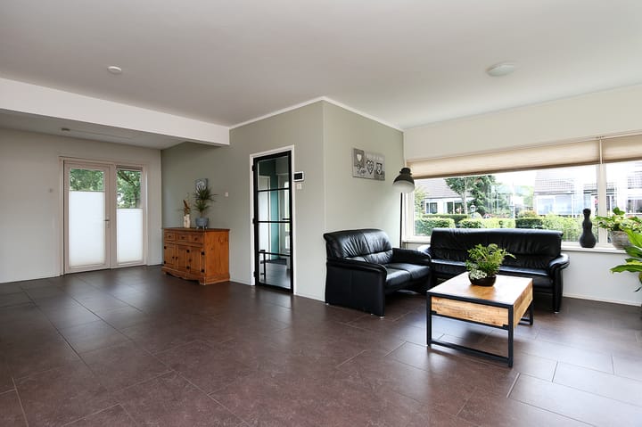 Photo 12 of Esdoornlaan 23