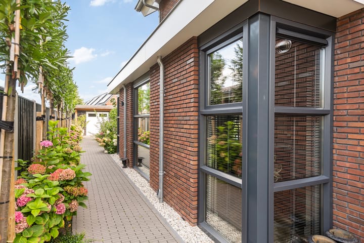 Photo 2 of Schuilenburgstraat 31