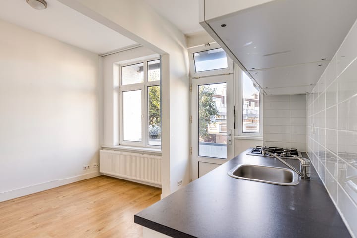 Photo 5 of Spaarnedwarsstraat 7-A