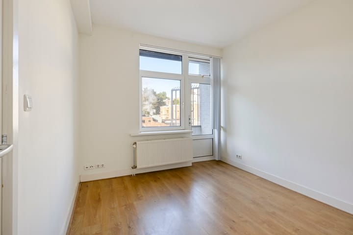 Photo 9 of Spaarnedwarsstraat 7-A