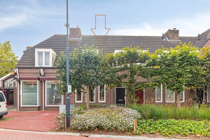 Foto 1 van Dorpsplein 17